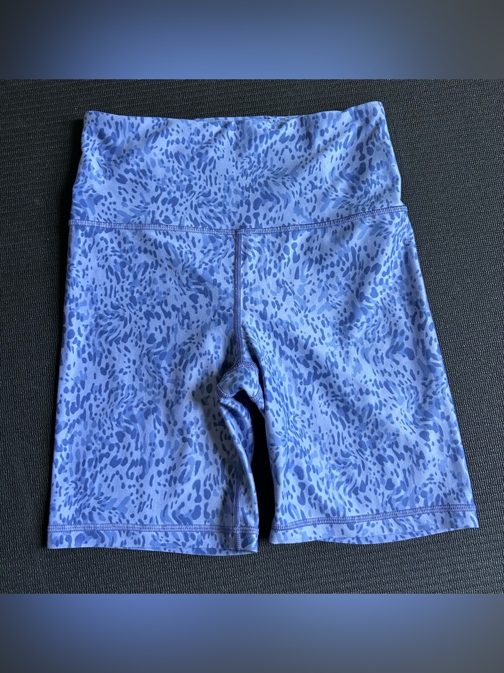 Athleta Elation Printed 7” Short size small